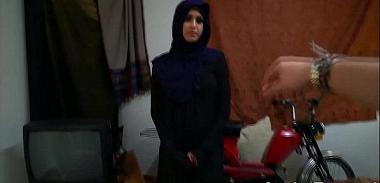 Hijab wearing arab blowing dick